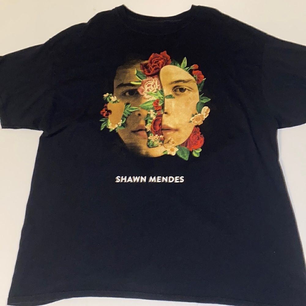 Shawn Mendez Hot Topic tee XL
